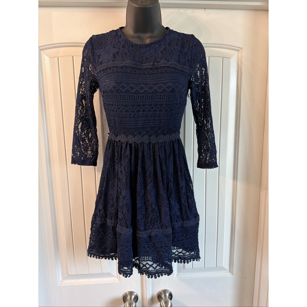 City Triangles Lace & Lined 3/4 Sleeve Dark Blue‎ Mini Dress Size 1 Back Zip